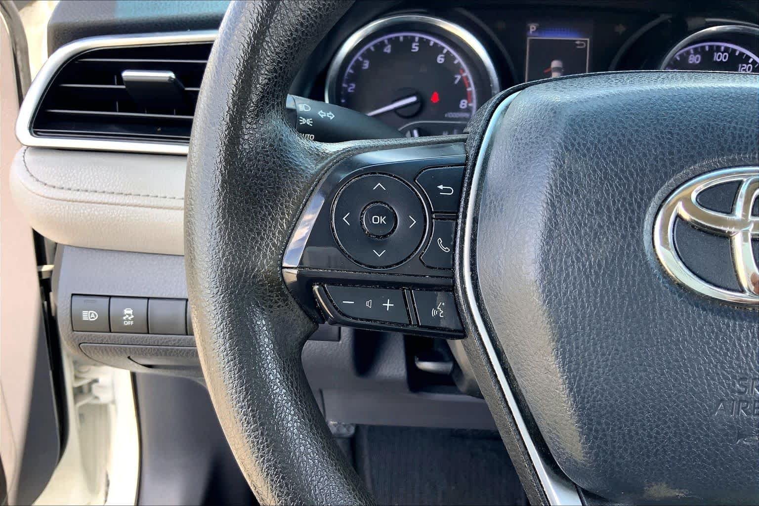 Used 2018 Super White Toyota LE image 23