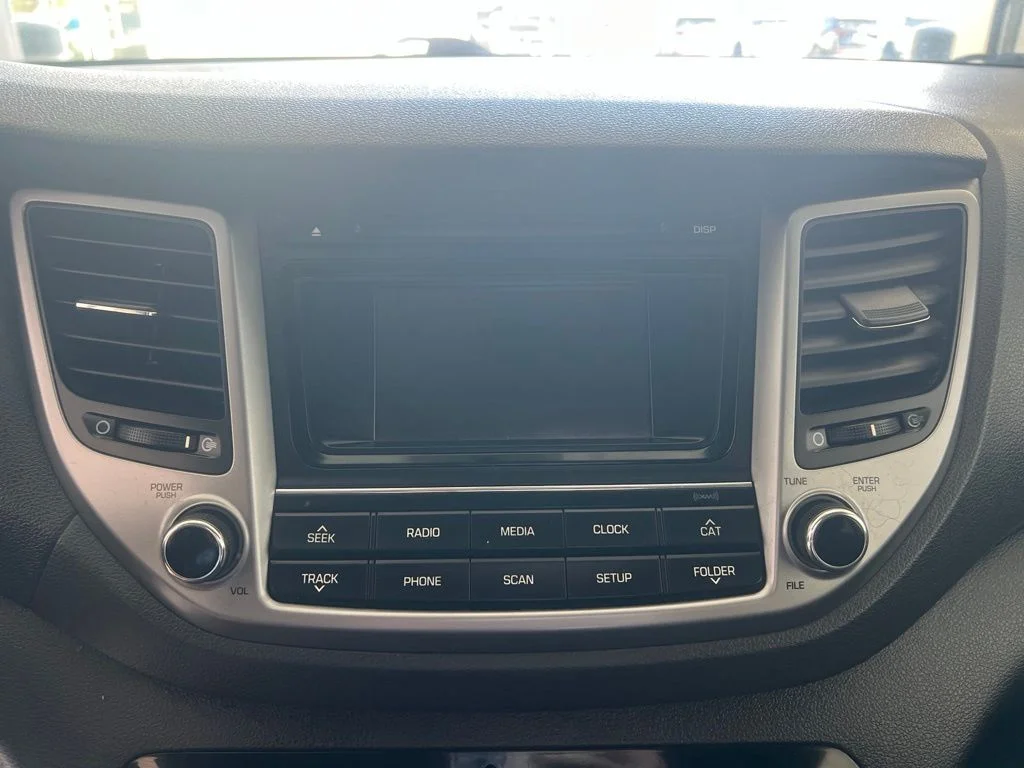 Used 2017 Sunset Hyundai SE image 18
