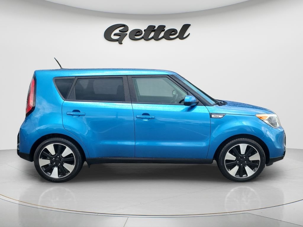 Used 2016 Blue Kia Plus image 4