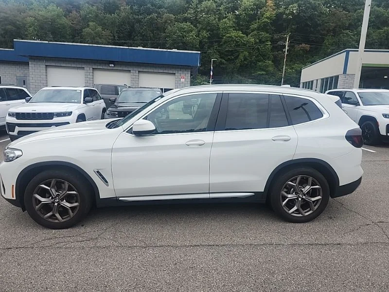 Used 2022 White BMW xDrive30i image 4