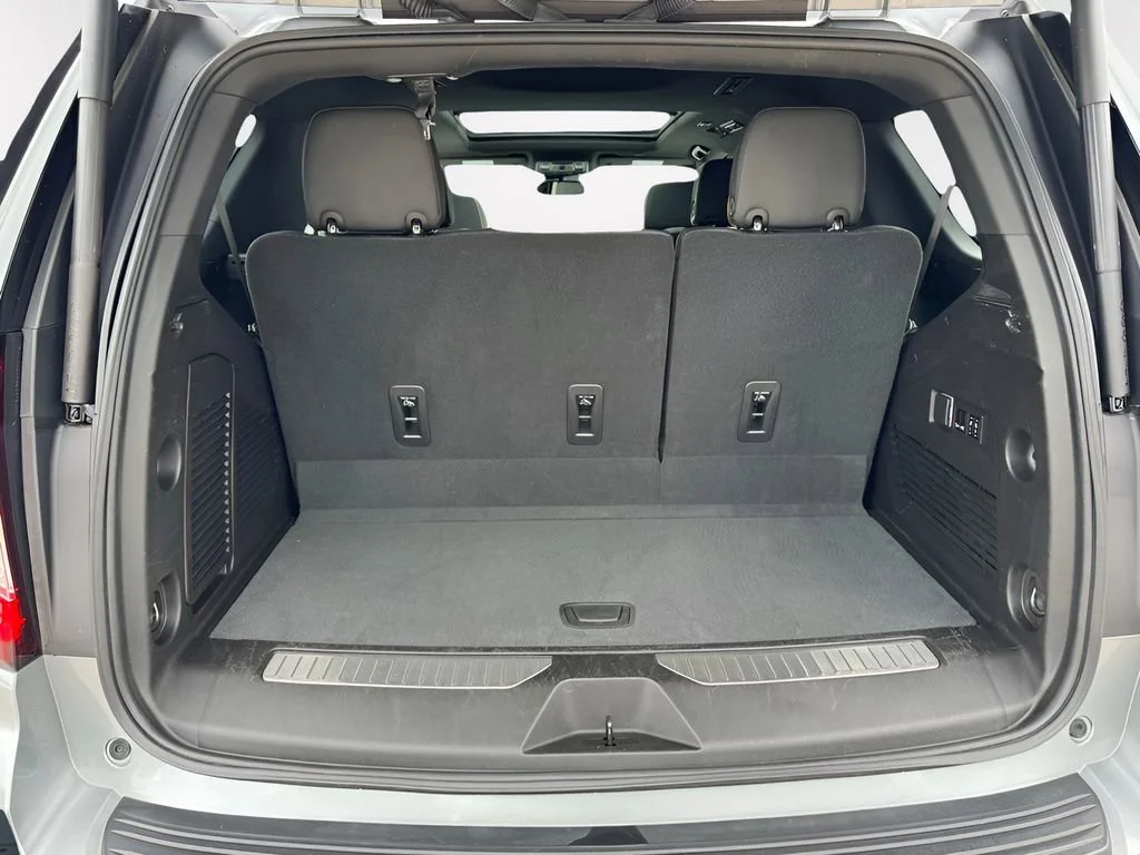 Used 2023 Sterling Metallic GMC AT4 image 6