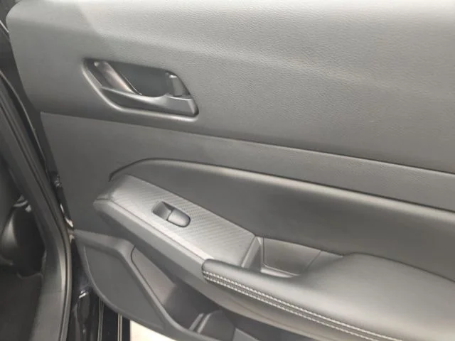 Used 2025 Super Black Clearcoat Nissan 2.5 SV image 14