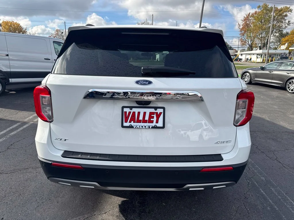 Used 2022 White Metallic Ford XLT image 5
