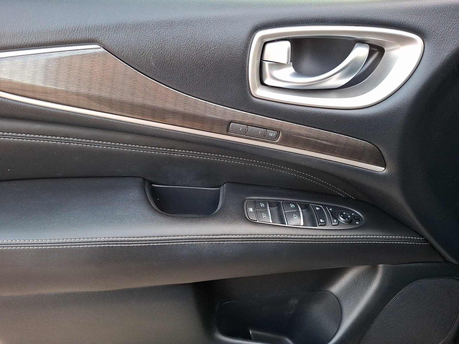 Used 2019 Black Obsidian INFINITI LUXE image 11