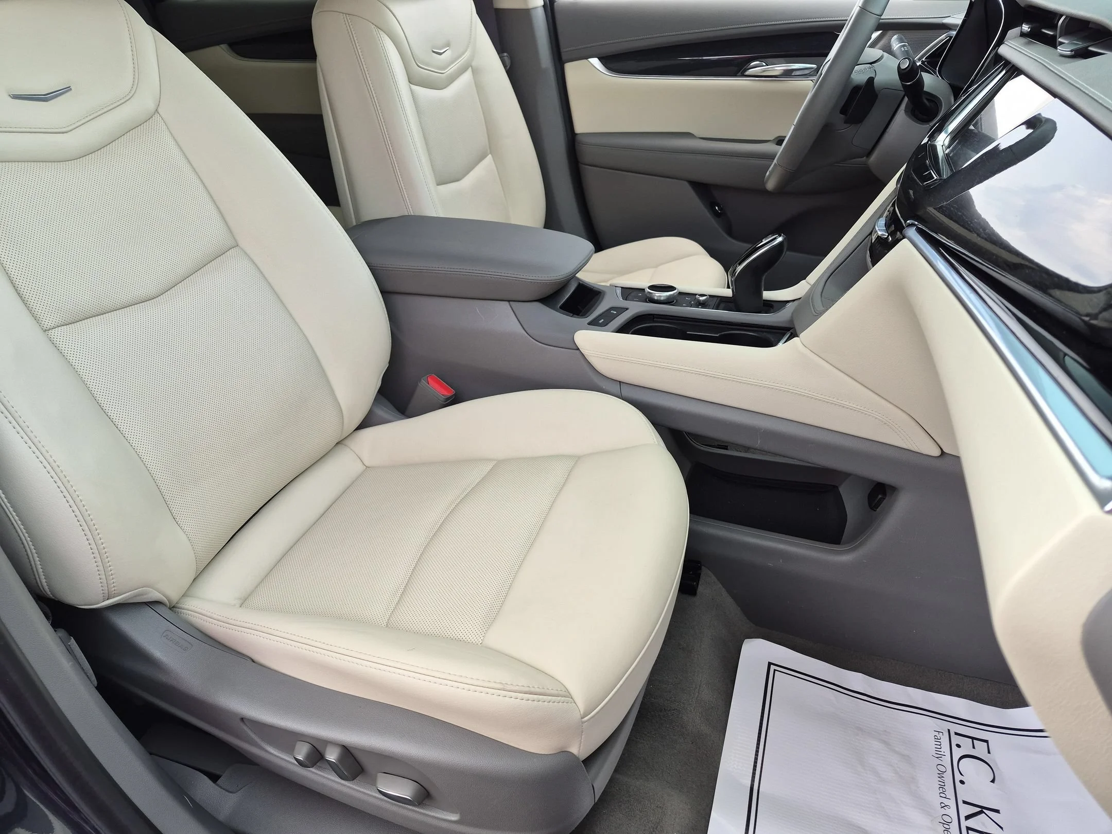 Used 2023 Wilder Metallic Cadillac AWD Premium Luxury image 28