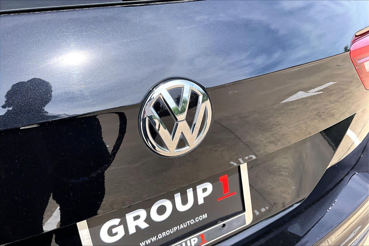 Used 2018 Deep Black Pearl Metallic Volkswagen S image 29