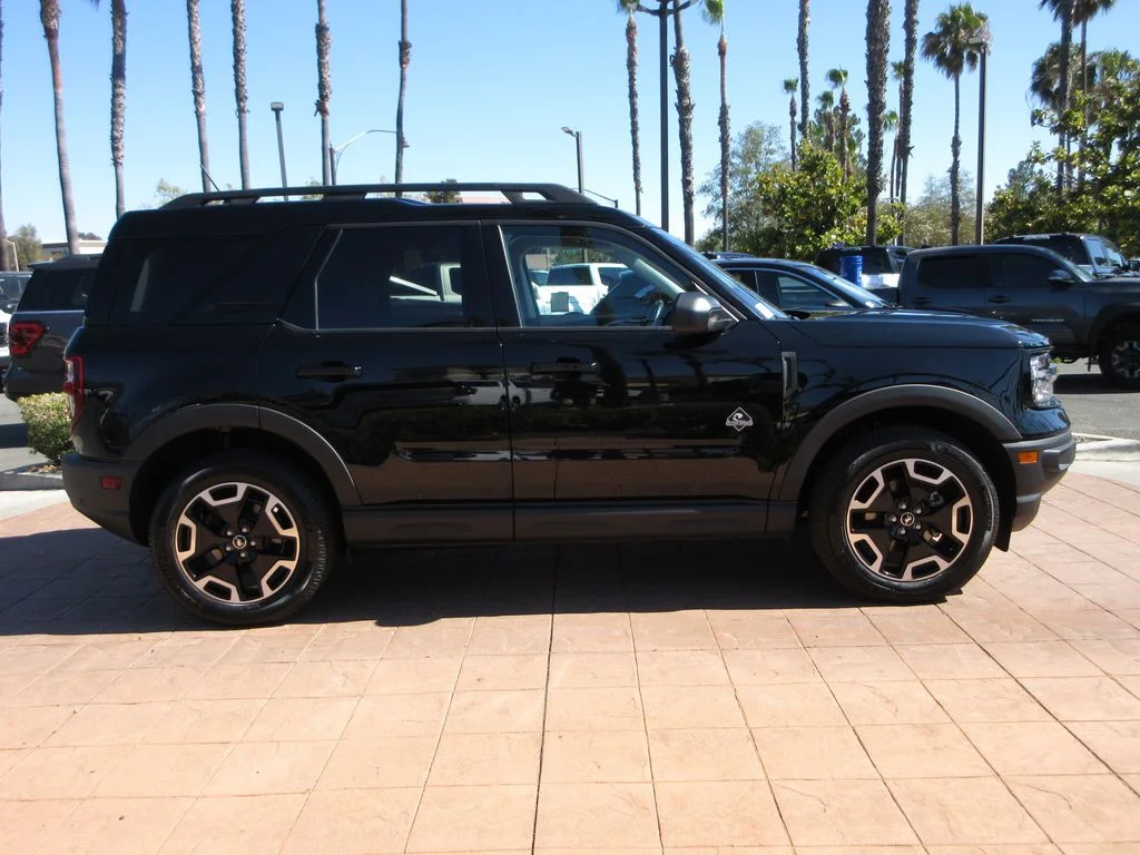 Certified Used 2023 Shadow Black Ford Outer Banks image 5