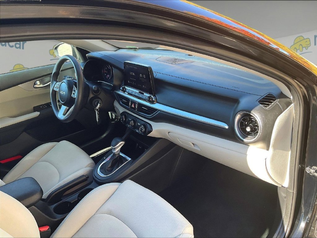 Used 2023 Black Kia LXS image 14