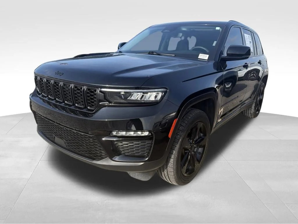 Used 2023 Diamond Black Jeep Limited image 6