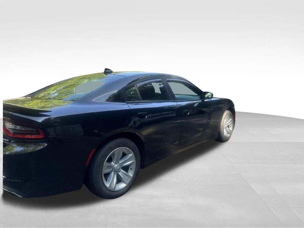 Used 2016 Black Dodge SXT image 7