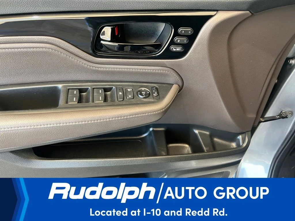 Certified Used 2023 Lunar Silver Metallic Honda TOURING image 11