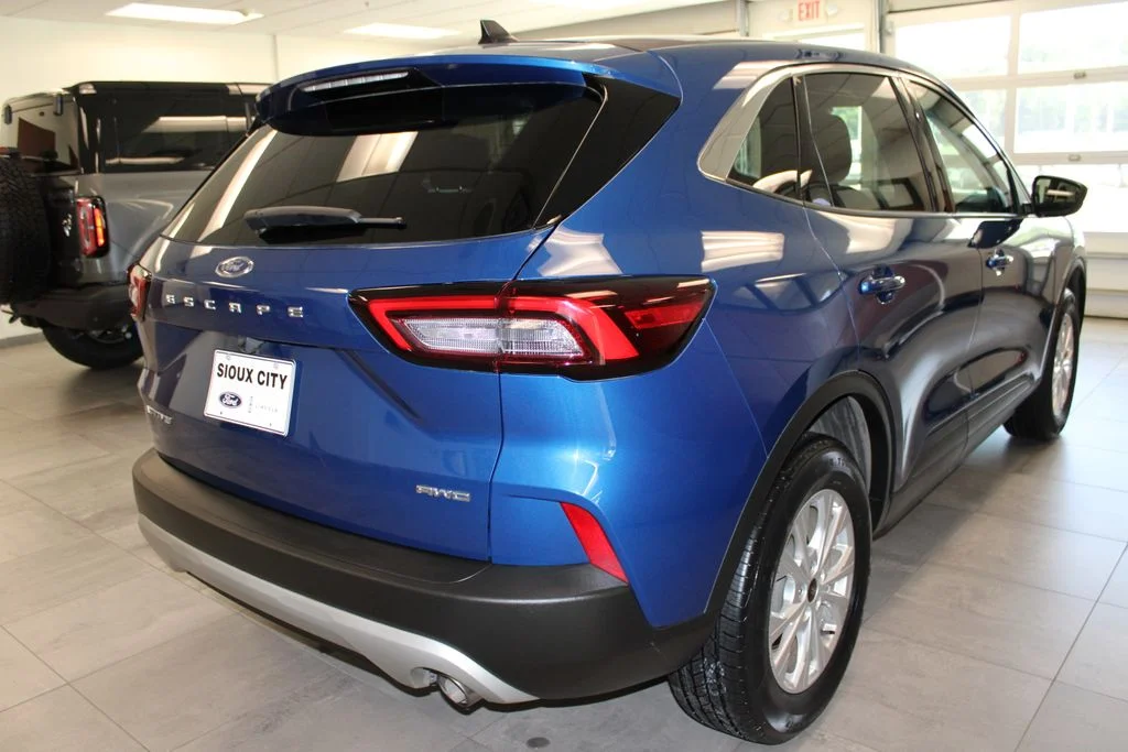 Certified Used 2023 Atlas Blue Metallic Ford Active image 5