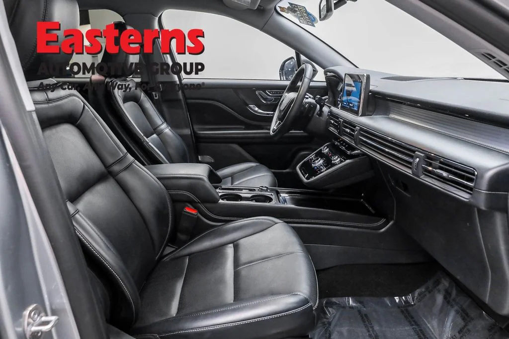 Used 2022 Silver Lincoln Standard image 25