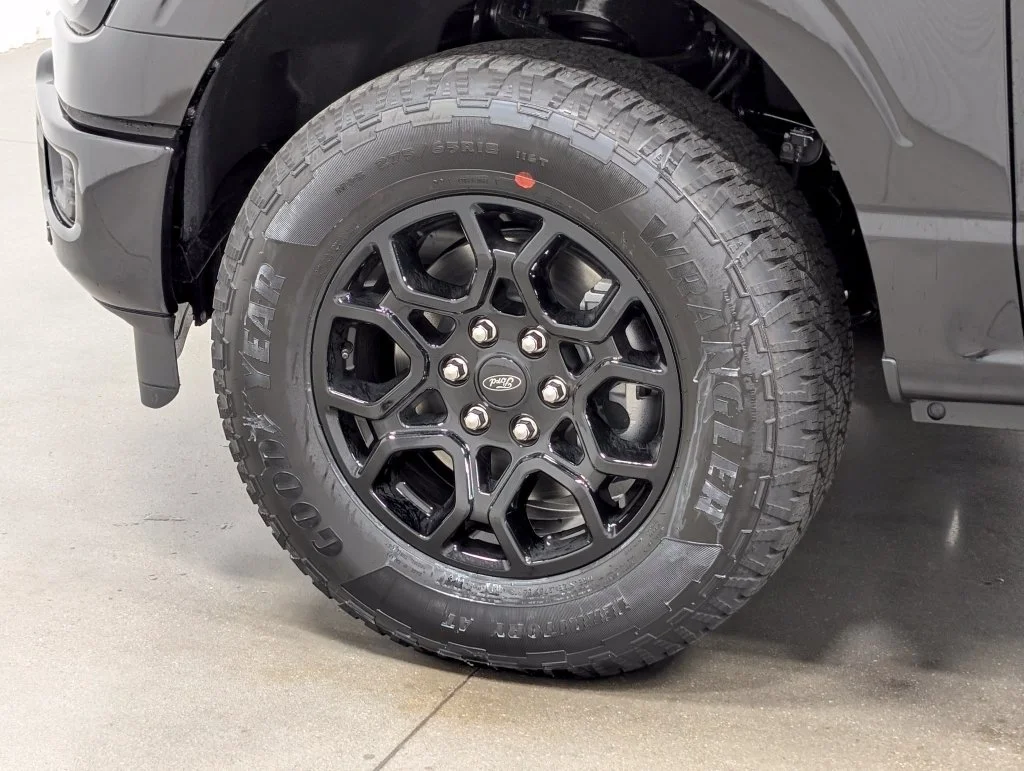 New 2026 Agate Black Metallic Ford XLT image 2