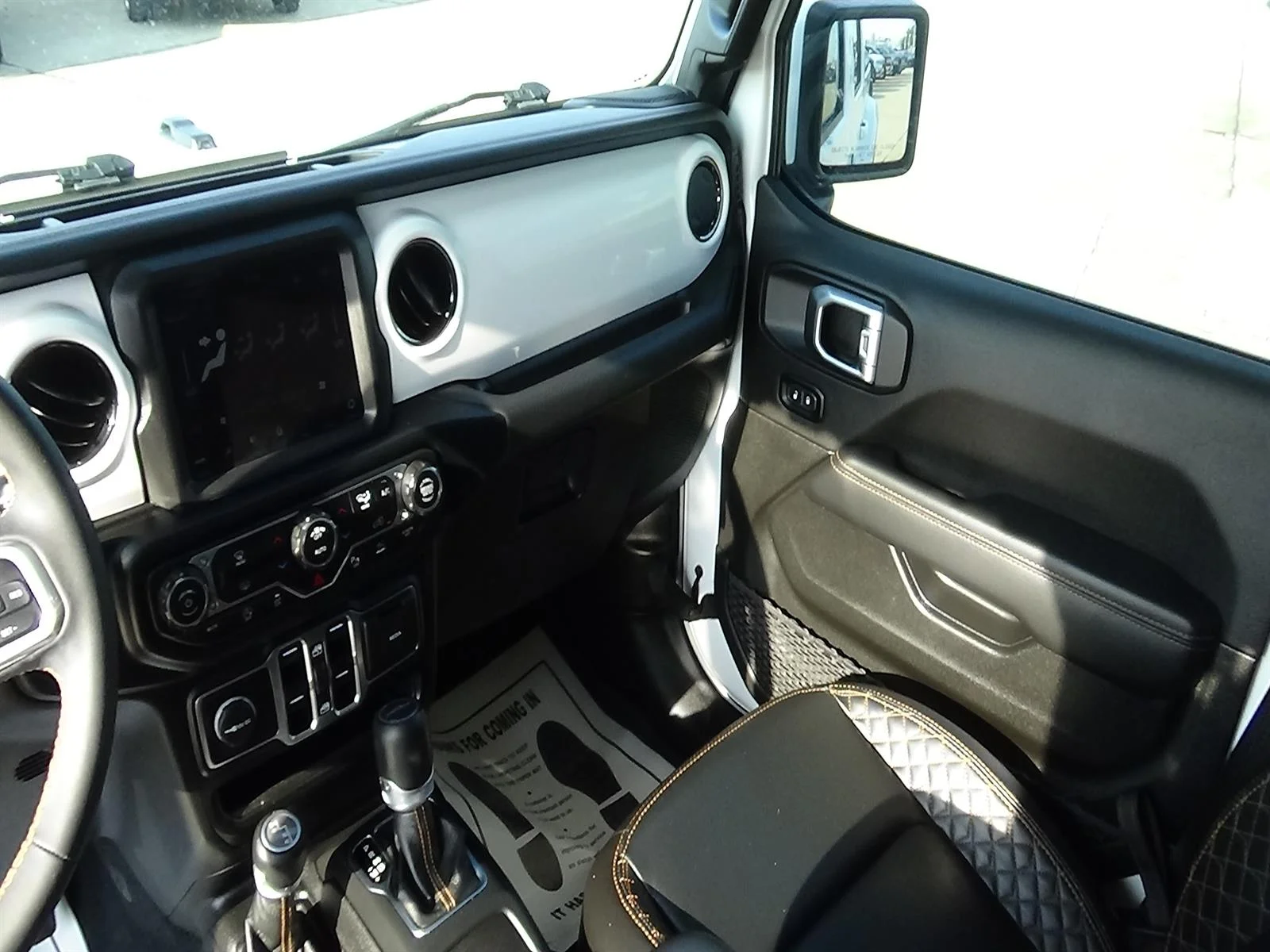 Used 2023 Bright White Clear Coat (pw7) Jeep High Altitude image 14