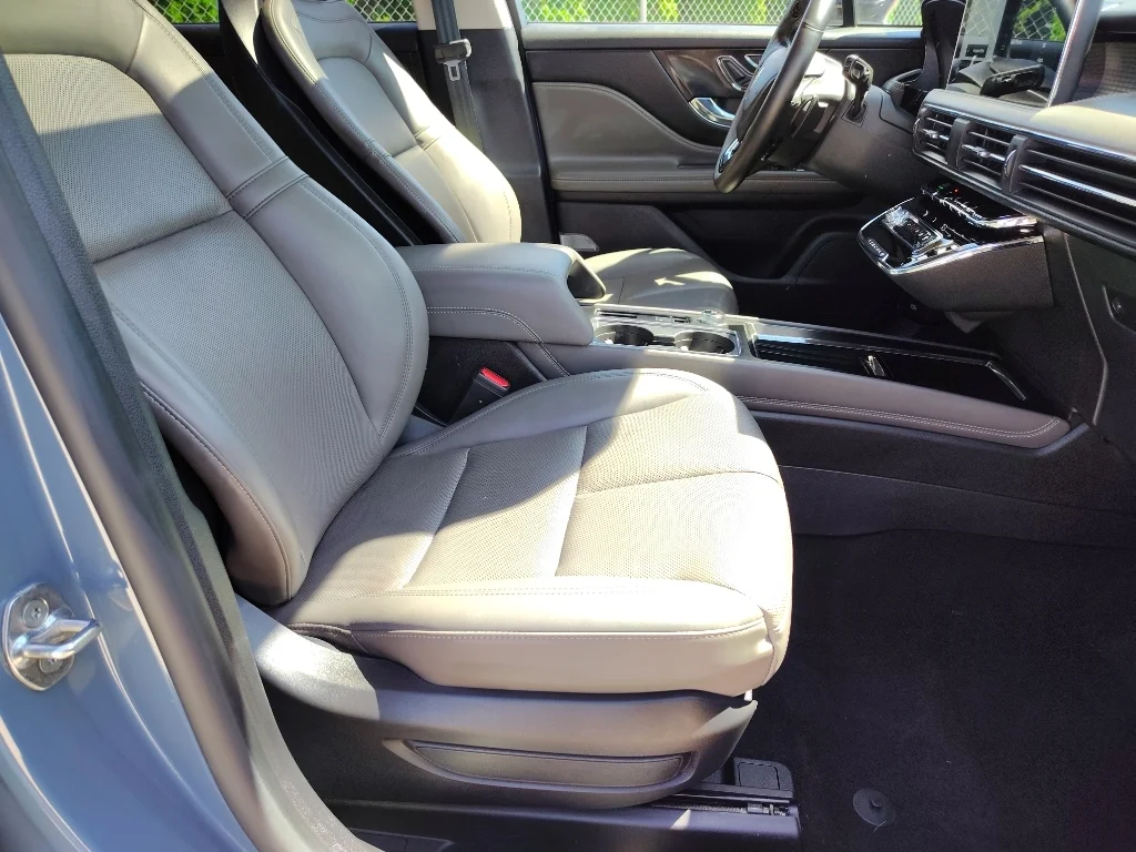Used 2024 Whisper White Lincoln Grand Touring image 15