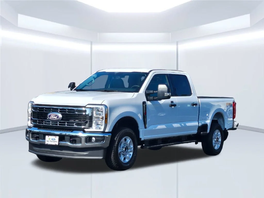 New 2027 Oxford White Ford F-250® XLT image 2