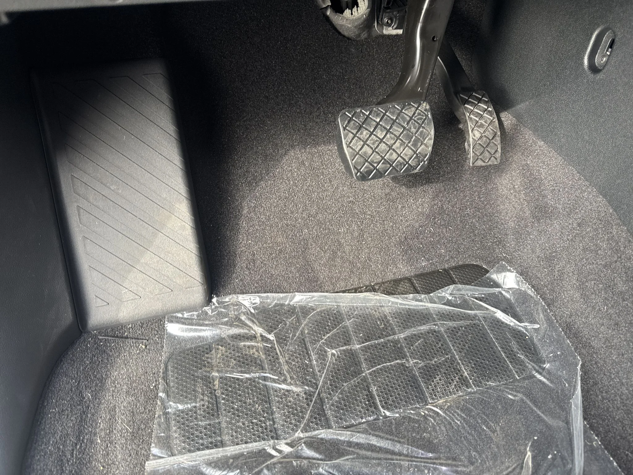 New 2026 Pure Gray Volkswagen 2.0T SE w/Technology image 15