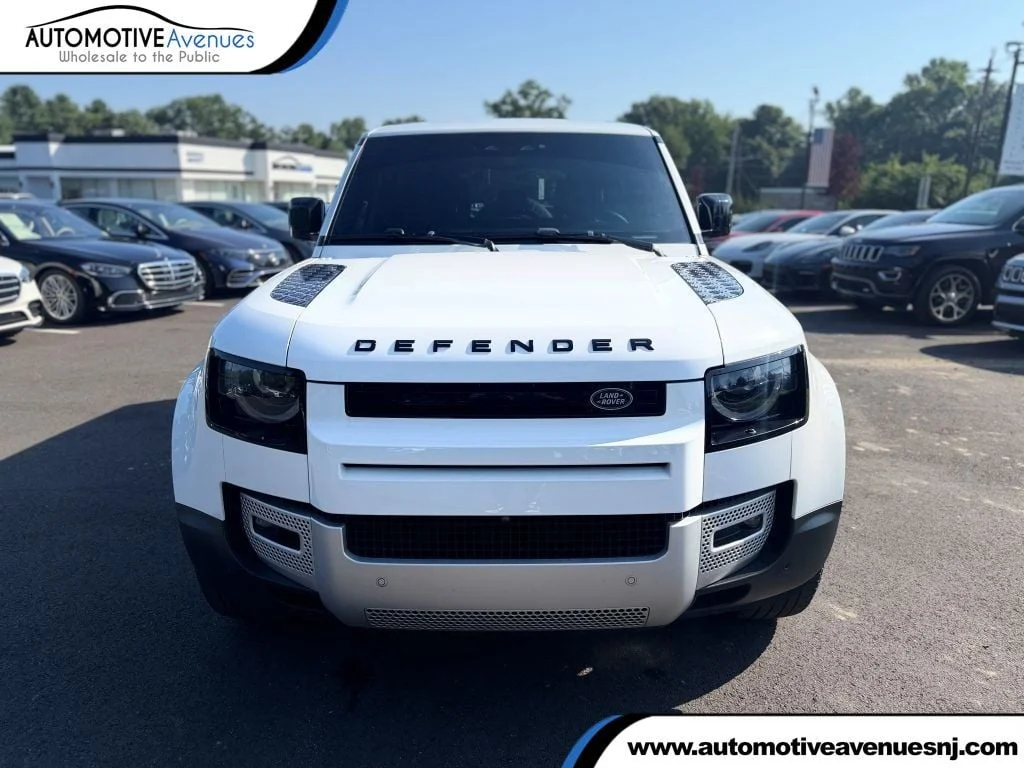 2024 Land Rover Defender 110 S P300's photo