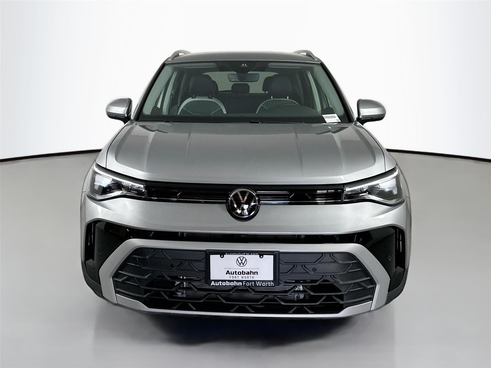 Used 2025 Pyrite Silver Metallic Volkswagen SE image 2