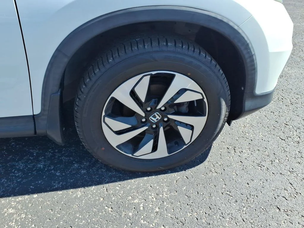 Used 2016 White Honda Touring image 9