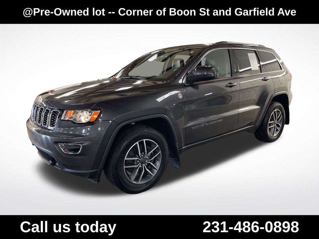 Used 2020  Jeep Laredo image 1