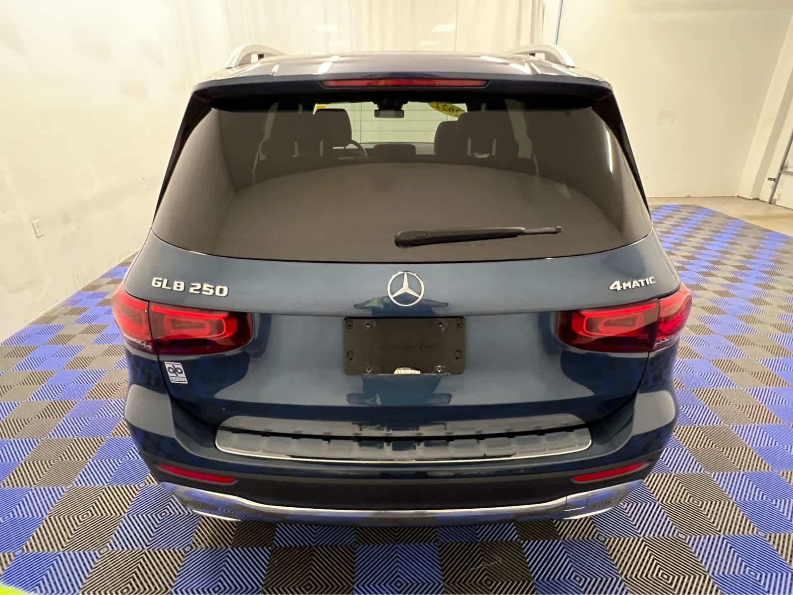 Used 2022 Denim Blue Metallic Mercedes-Benz GLB 250 image 9