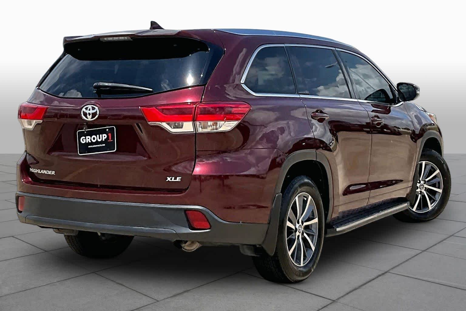 Used 2017 Ooh La La Rouge Mica Toyota XLE image 13