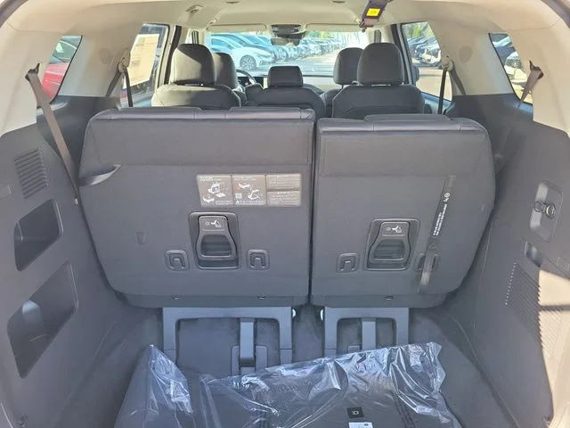 New 2026 Snow White Pearl Kia LXS image 27