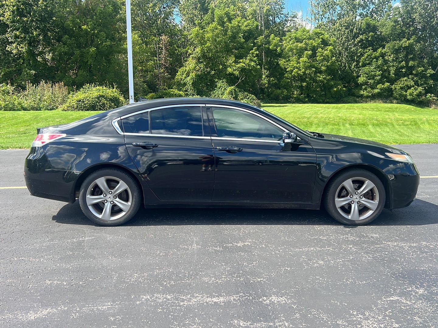 Used 2013 Crystal Black Pearl Acura Tech image 4