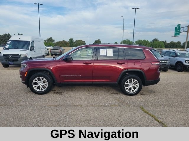 Used 2022 Velvet Jeep Limited image 3