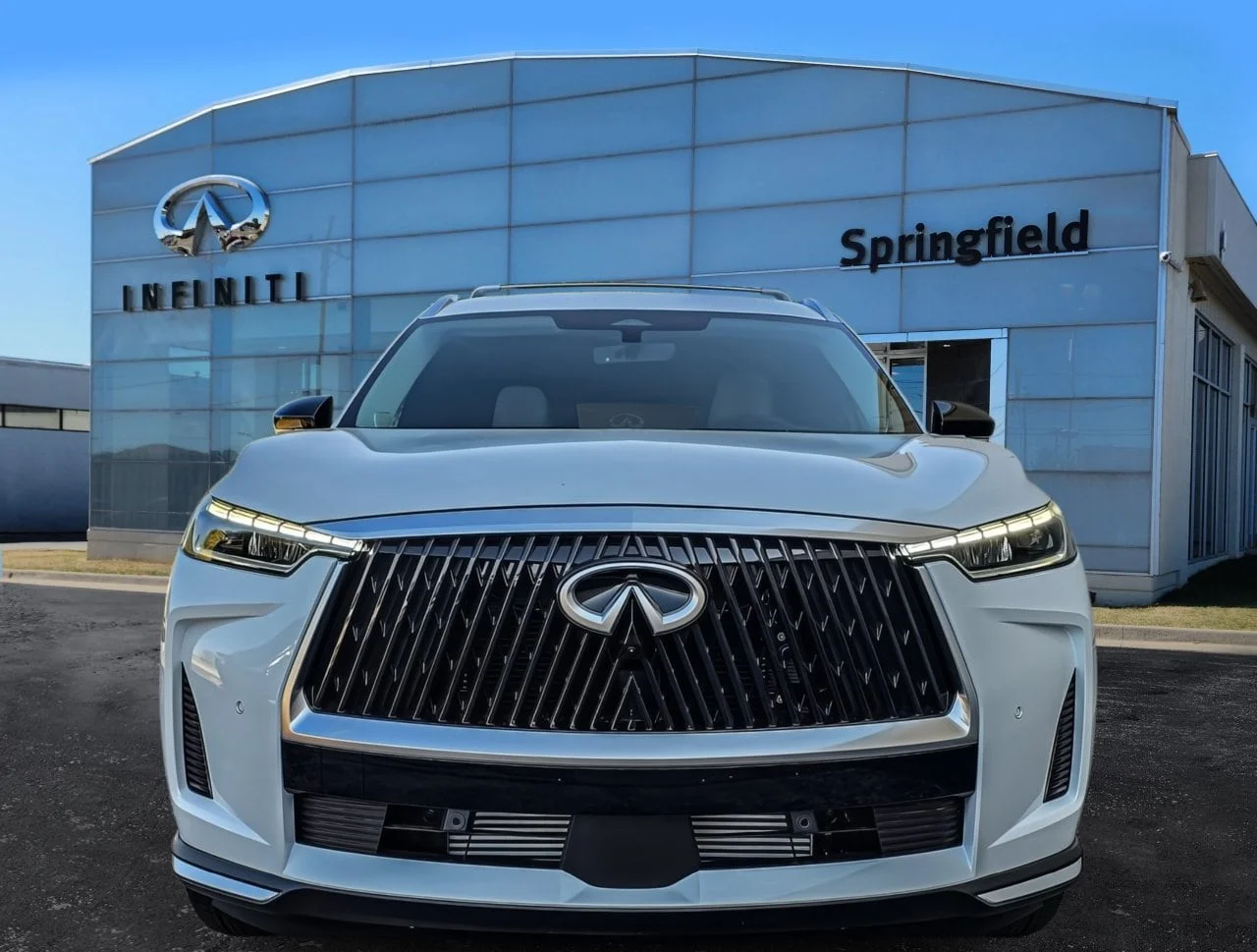 New 2027 RADIANT WHITE INFINITI Luxe AWD image 2