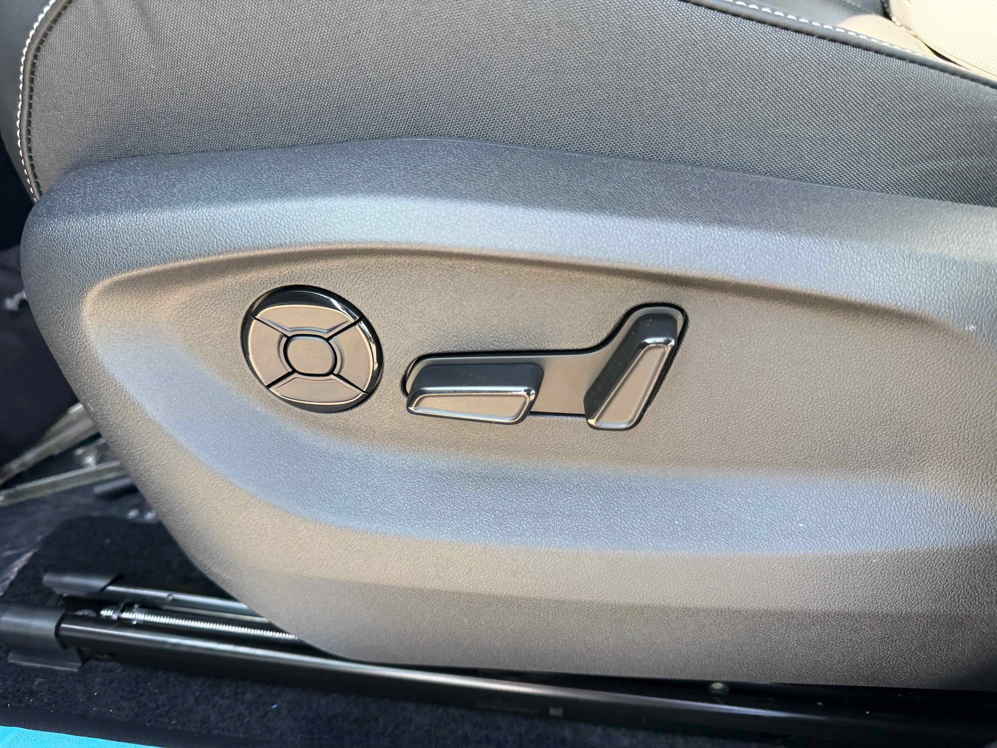 New 2026 Silver Volkswagen SE image 12