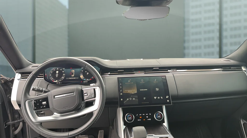 Used 2023  Land Rover SE image 20