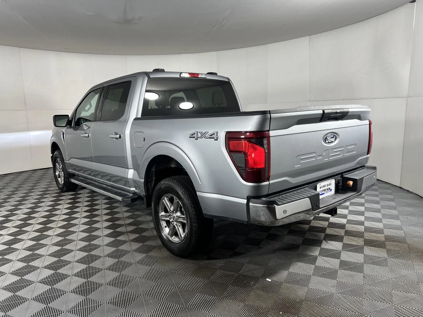 Used 2025 Silver Ford XLT image 3