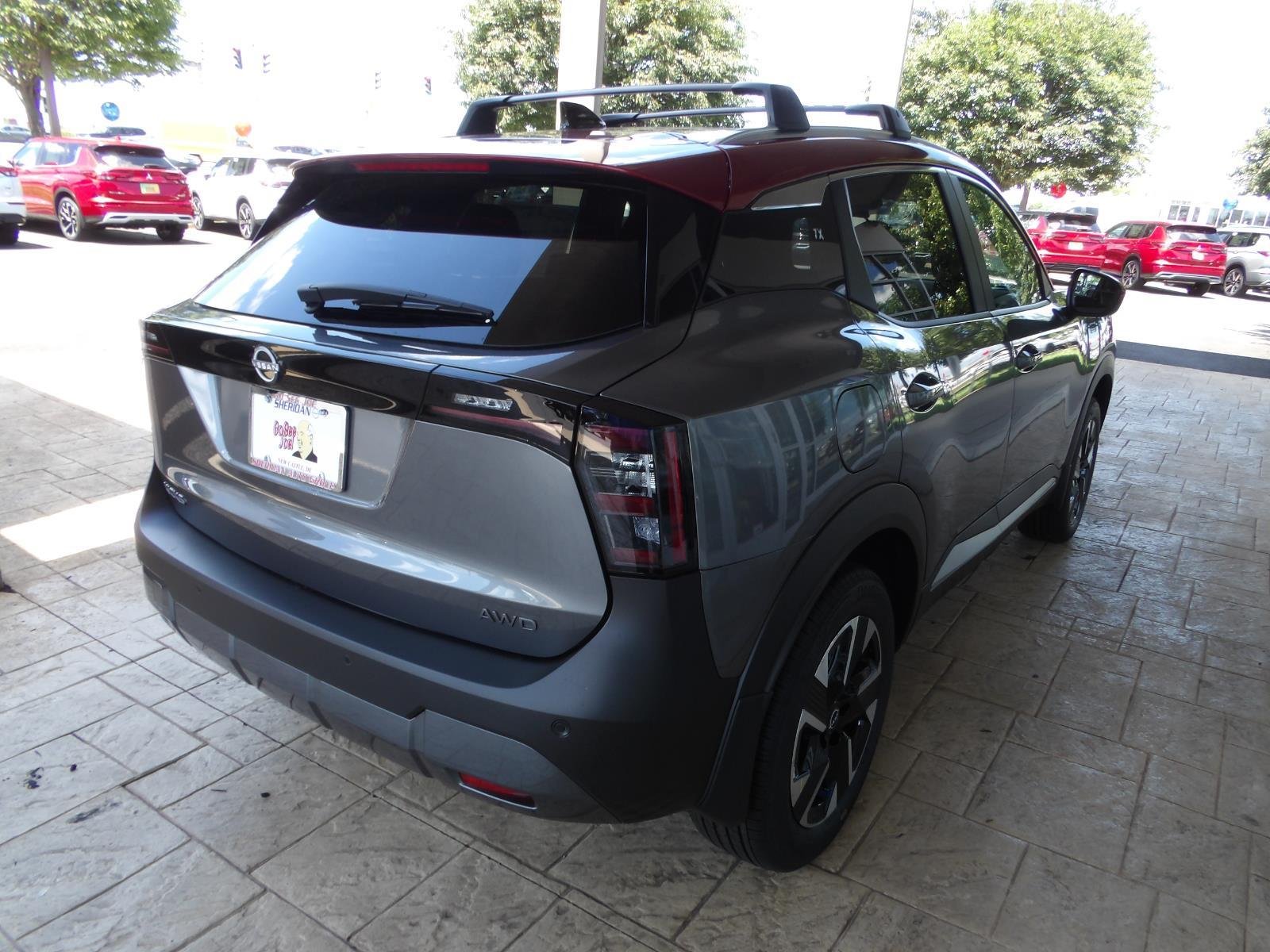 New 2026 Gun Metallic / Scarlet Ember Tintcoat Two-tone Nissan SV image 7