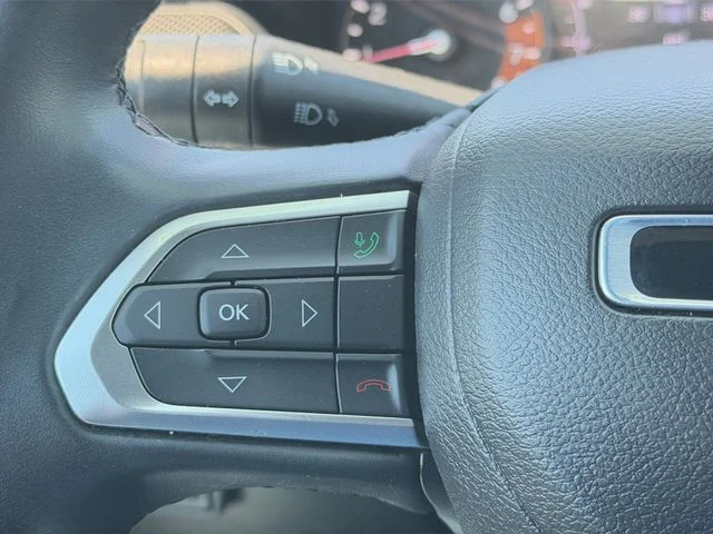 Used 2022 Gray Jeep Latitude image 18