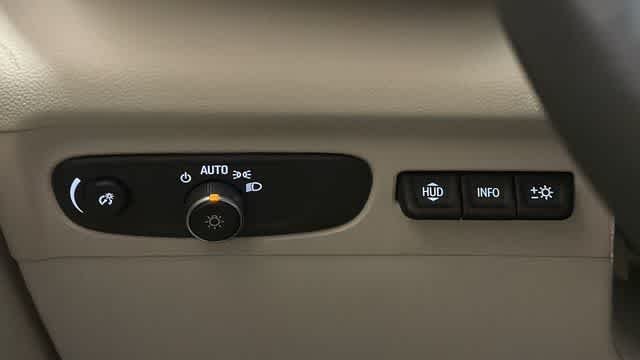 Used 2023 White Frost Tricoat Buick Avenir image 17