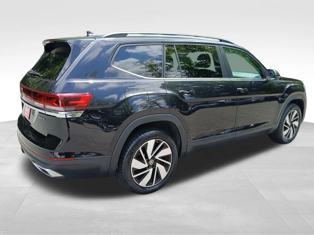 Used 2024 Black Volkswagen 2.0T SE w/Technology image 12