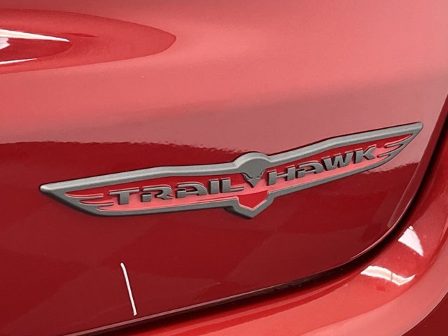 Used 2025 Red Hot Pearlcoat Jeep Trailhawk image 27