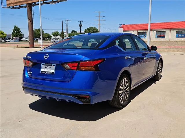 Used 2025 White Nissan SV image 3