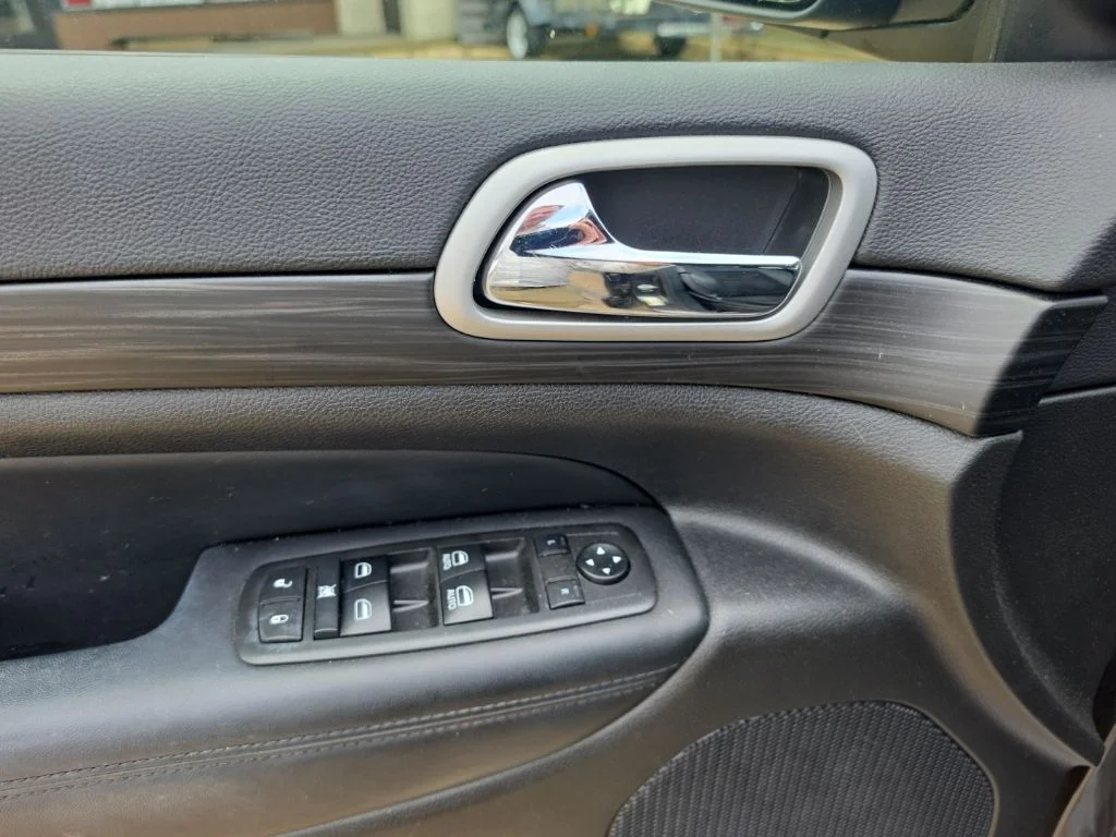 Used 2021 Gray Jeep Laredo X image 16
