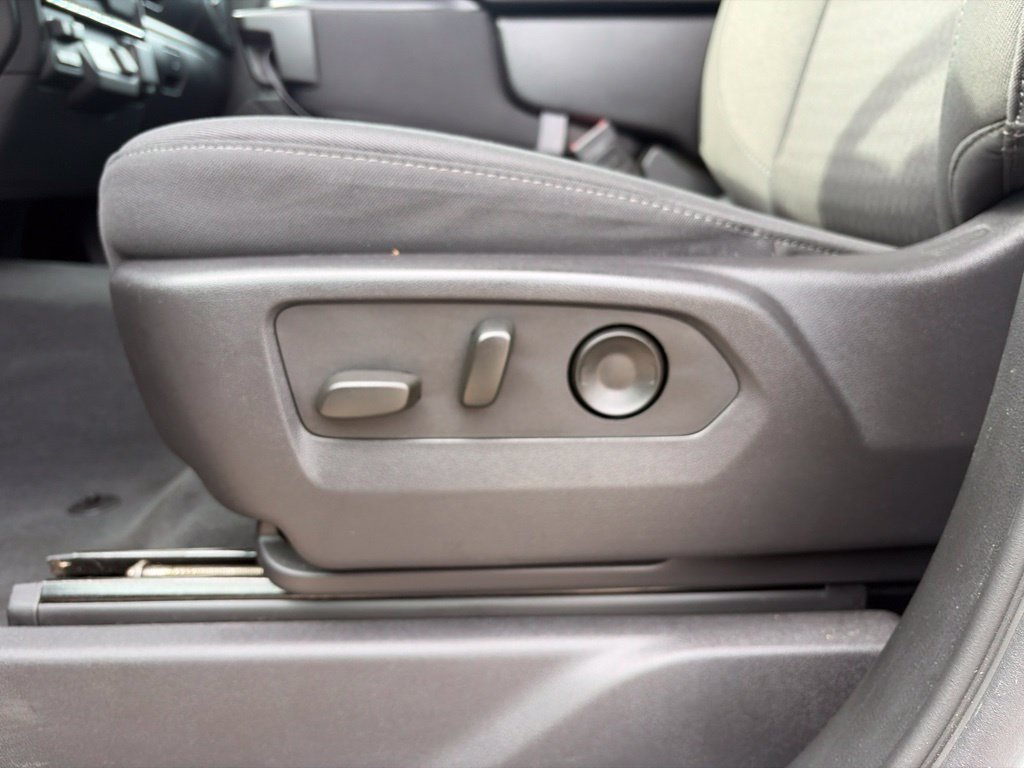 Used 2024 White Chevrolet Custom image 23