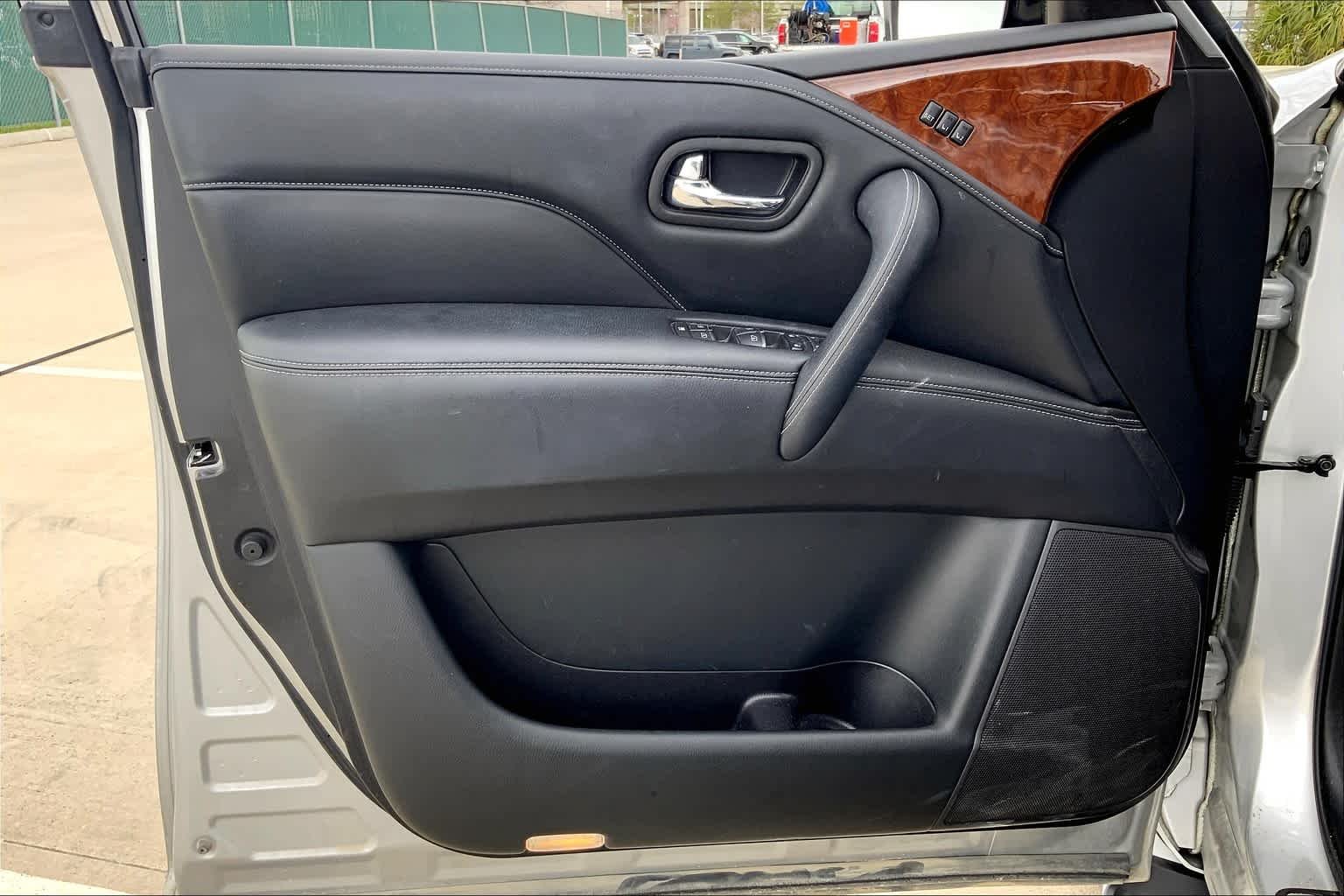 Used 2019 Liquid Platinum INFINITI LUXE image 22