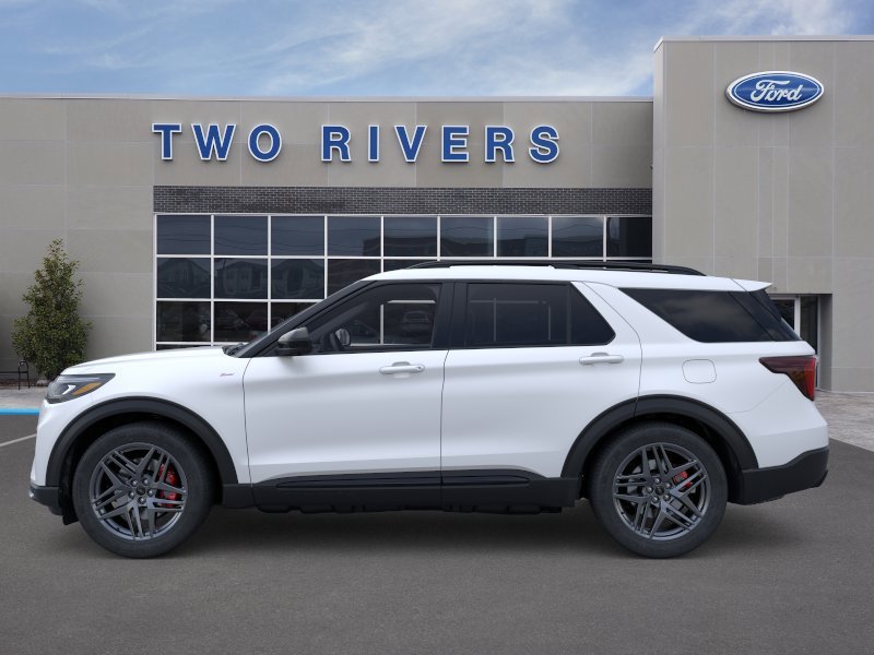 New 2026 Star White Metallic Tri-Coat Ford ST-Line image 3