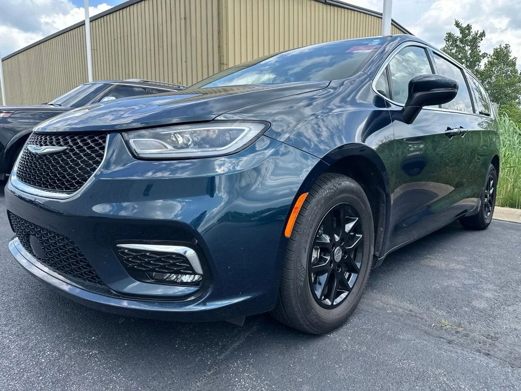 Used 2023 Blue Chrysler Touring L image 6