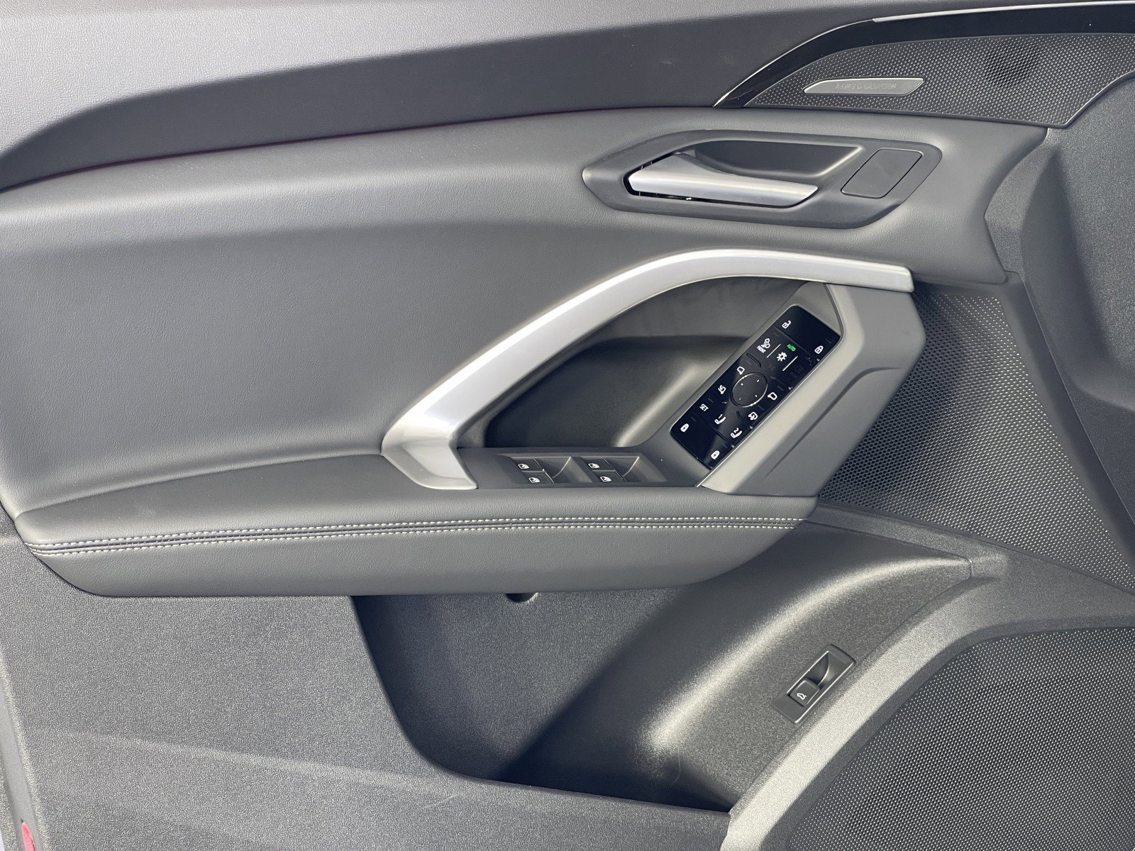 Used 2025 Florett Silver Metallic Audi Premium Plus image 20