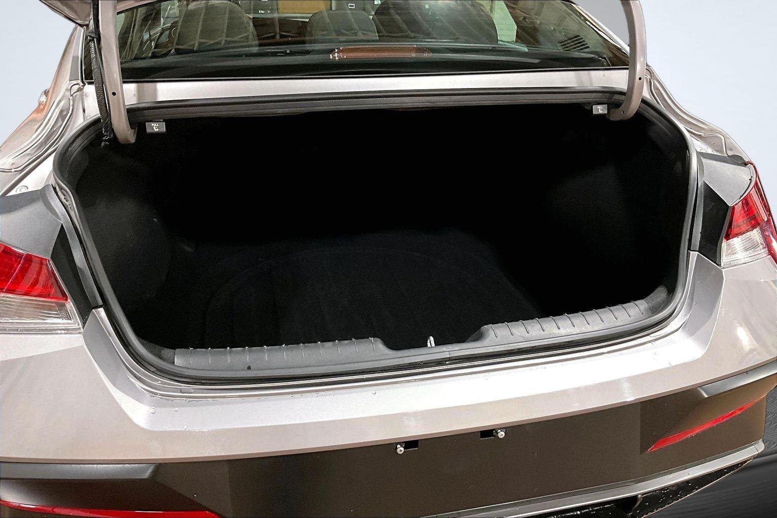 Used 2025 Fluid Metal Hyundai SEL Convenience image 5
