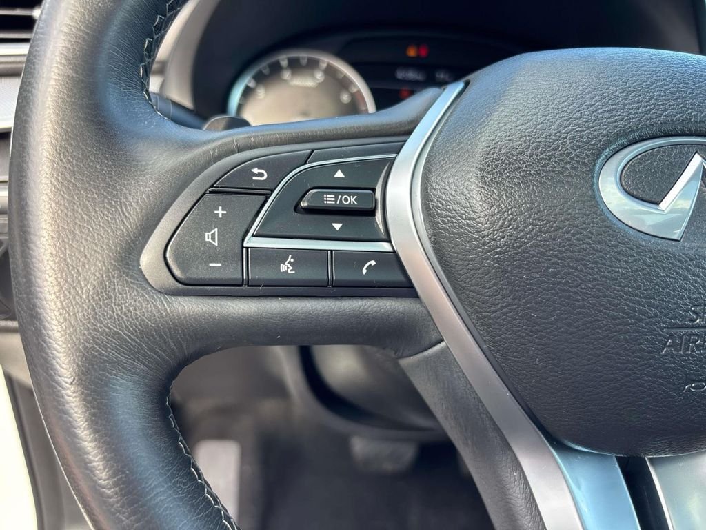 Used 2021 White INFINITI LUXE image 20
