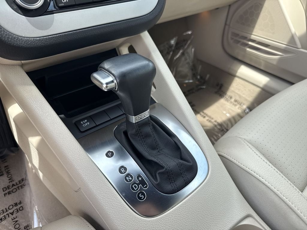 Used 2010 Beige Volkswagen Komfort Edition image 18